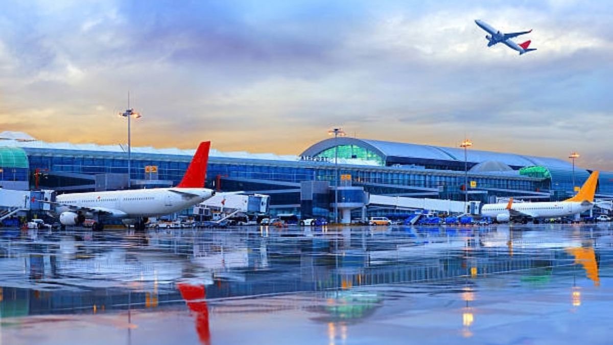 When Airfares Drop The Best Time to Book Flights